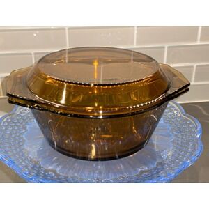 Vintage Arcopal “Topaze” 2QT Covered Casserole Dish- Amber Glass